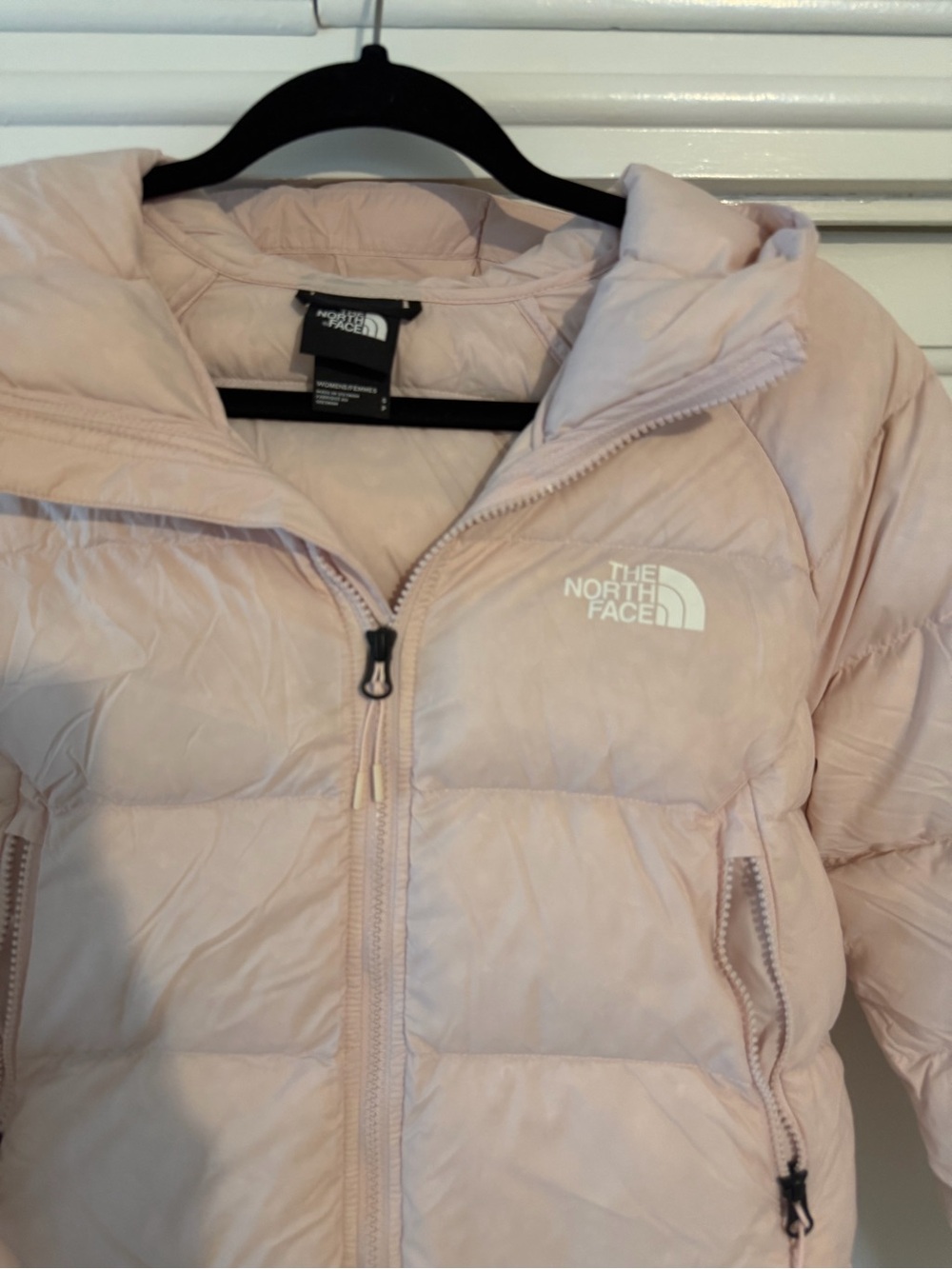 The North Face Women's Pale Pink Hooded Down Puffer - Picture 2 of 3